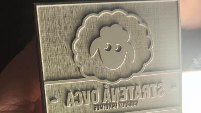 Plexisklo & Plasty – laserové gravírovanie